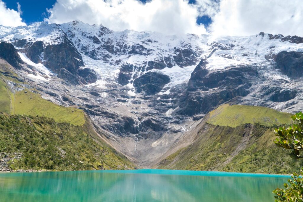 La laguna de Humantay es uno de los paisajes más hermosos de la zona de Cusco. Pero no existe tal cosa como el “Cañón Sagrado de Humantay” y puede ser mortal intentar llegar a un lugar que simplemente no existe.