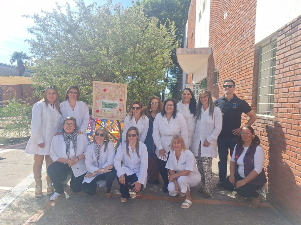 Equipo docente y auxiliares del Jardín 114