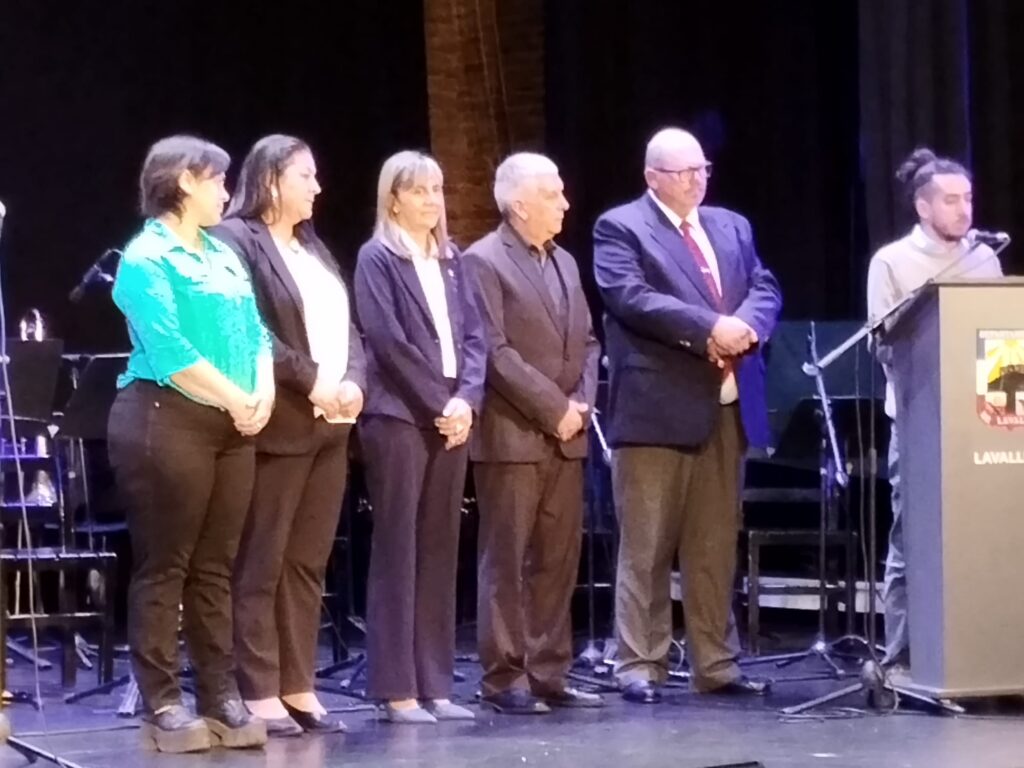 Integrantes de la Junta en el acto realizado el sábado en el teatro Lavalleja