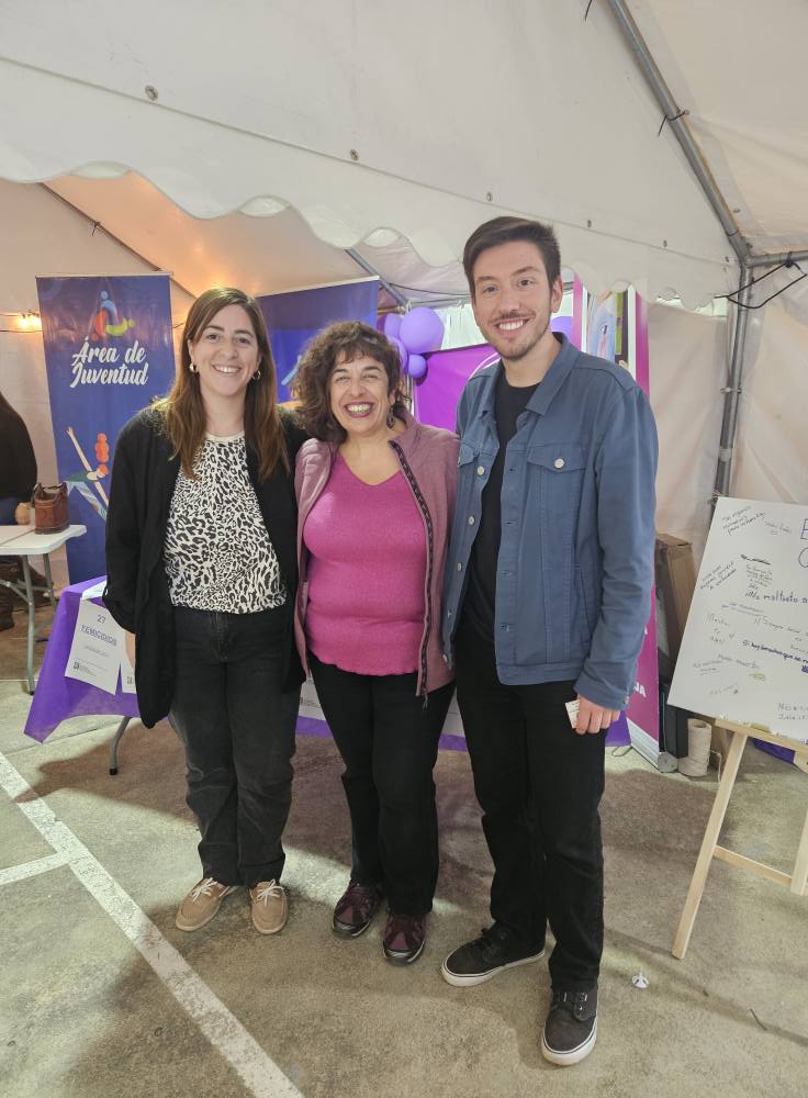 Yliana Zeballos junto a otros jerarcas municipales y del sector de la salud.