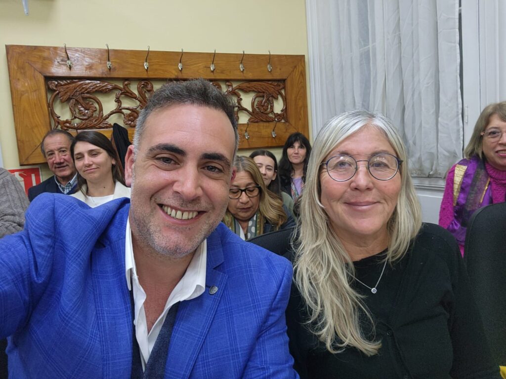 Luis Carresse y Raquel Bardesio. El PC esquivando los ataques del PN.