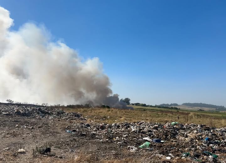 Una vista del incendio en el vertedero (Foto: Prensa IDL)