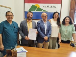 Dr. Adrián Sunes, Mauro Álvarez, Álvaro Danza, Andrea Cóccaro y Tania Zipitría. 