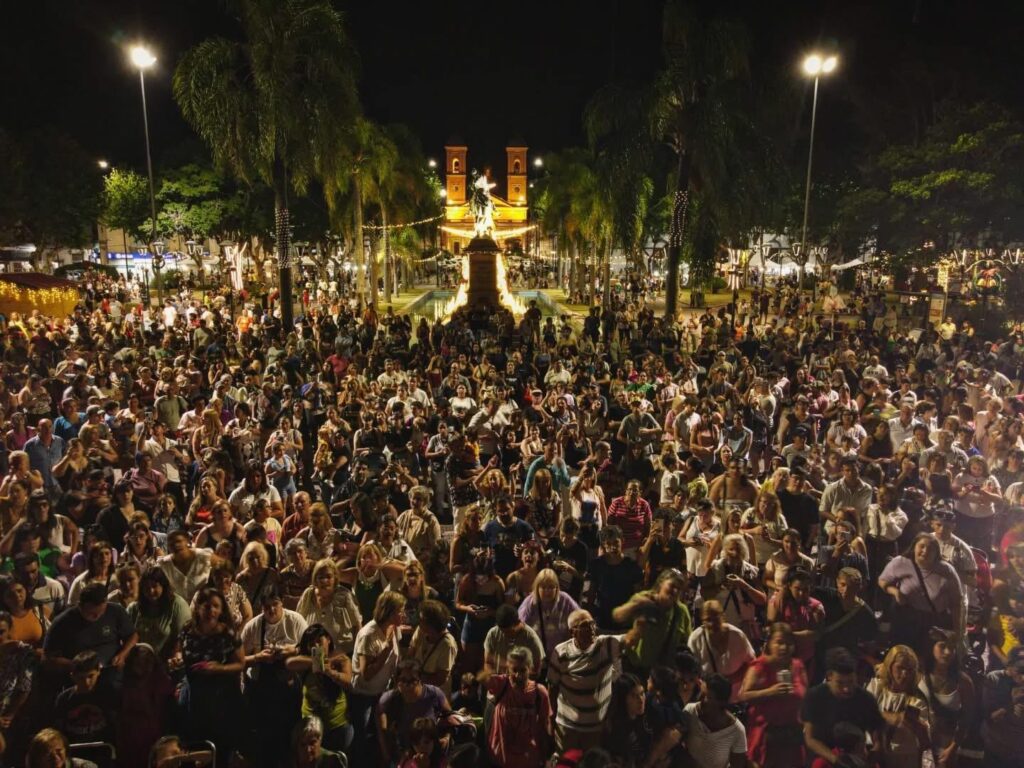 Una vista del gran marco de público que concurrió el viernes (Foto: Prensa IDL)
