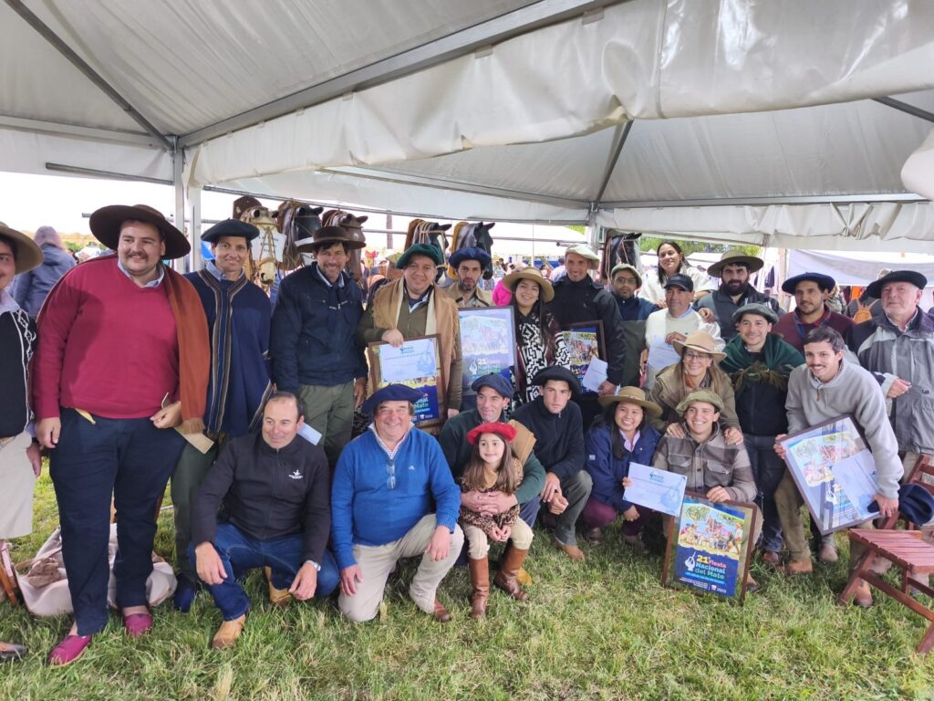 Guasqueros participantes del concurso en la Fiesta Nacional del Mate en San José.