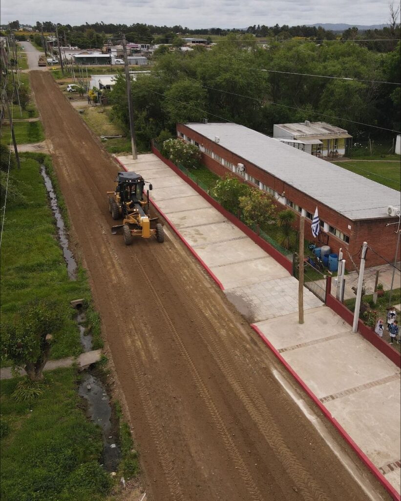 La Intendencia Departamental de Lavalleja invierte más de 25 millones de pesos en obras viales en Solís de Mataojo (Fotos: Prensa IDL).