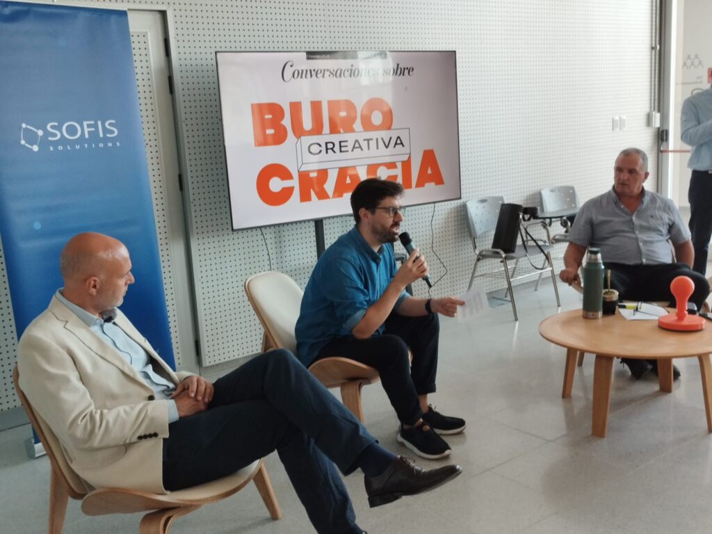 Los intendentes Legnani y Ximénez y Agustín Long, representante de JAB!, Think & do Tank.