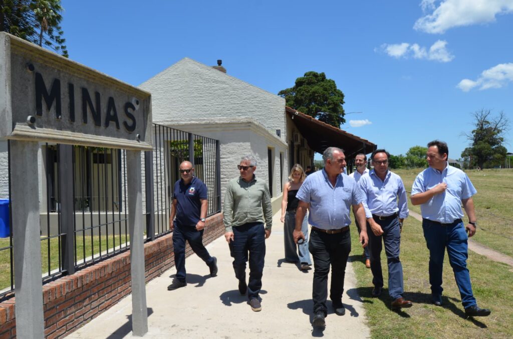 Recorrida del intendente Ximénez con las autoridades de AFE Cesar y Bouvier. (Foto: Prensa IDL)