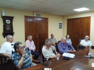 Taxistas piden control de autos “truchos”