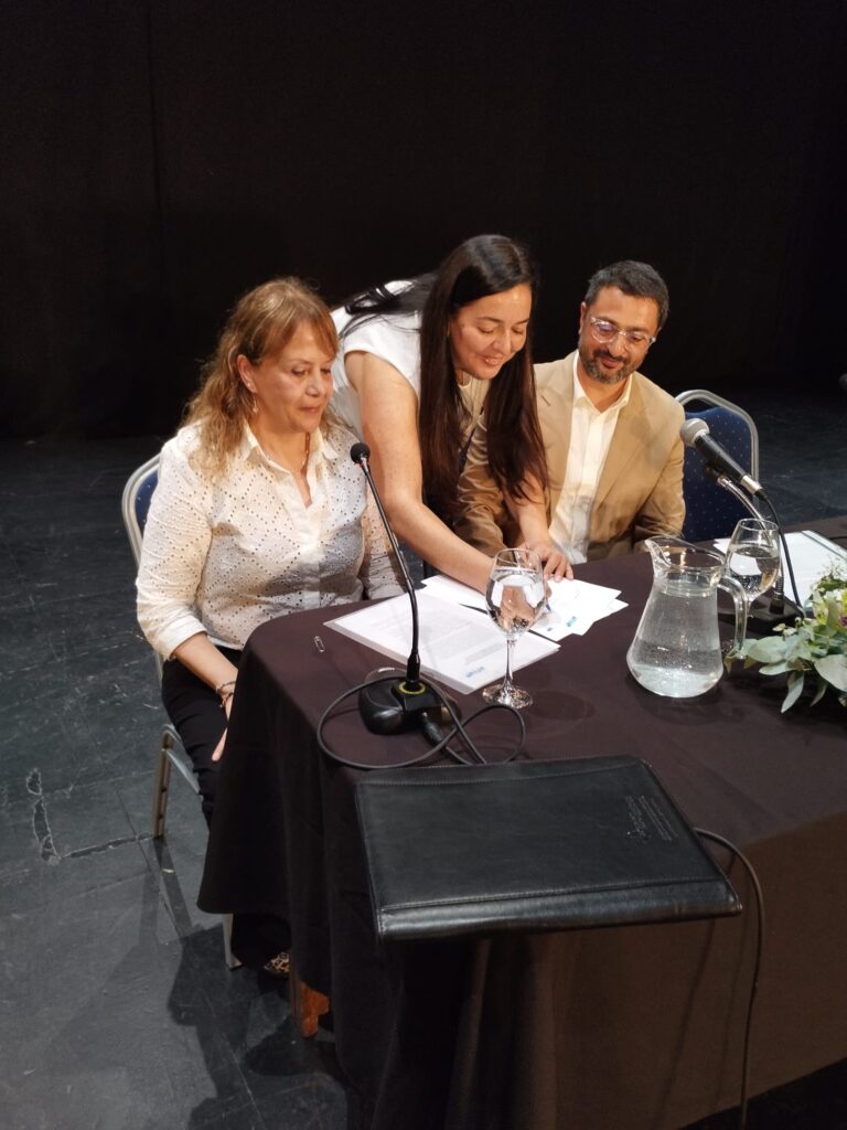 Firma del convenio entre la JUTEP, por la doctora Ana Ferraris, y la JDL, por Mauro Álvarez y la secretaria Andrea Cóccaro