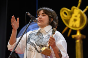 La joven escritora minuana Tamara Silva Bernaschina dedicó el premio a sus abuelos (Foto: Guillermo García)