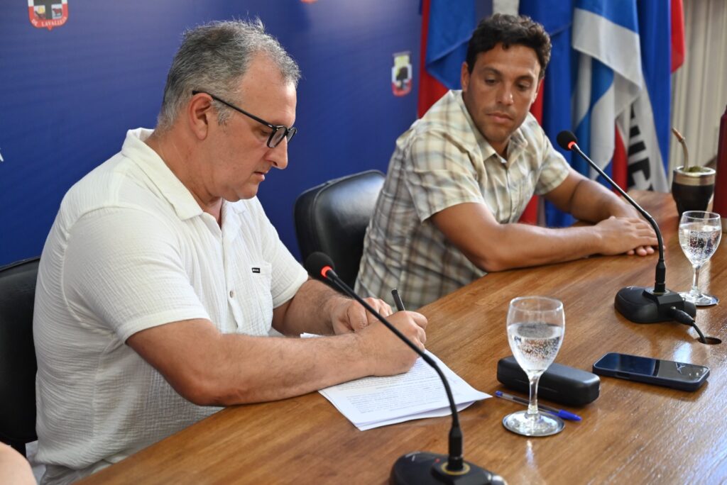 Intendente Daniel Ximénez y Rodrigo Patrón, director del Proyecto Carapé (Foto: Prensa IDL)