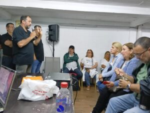 Sergio Charquero, presidente de ADEOM, dirigiéndose a los presentes en la Asamblea