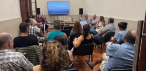 Reunión entre autoridades de la IDL, organizaciones de productores rurales, junto a la institucionalidad agropecuaria, en una convocatoria conjunta con el MGAP (Foto: Prensa IDL)