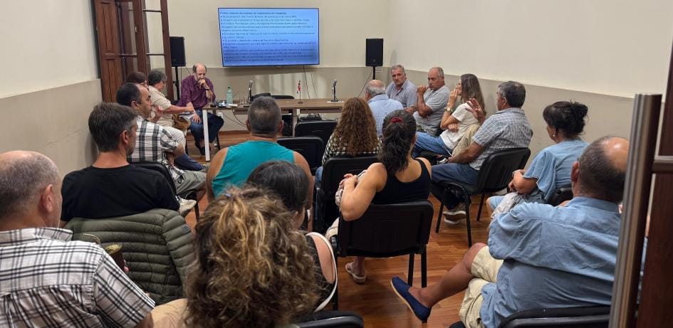 Reunión entre autoridades de la IDL, organizaciones de productores rurales, junto a la institucionalidad agropecuaria, en una convocatoria conjunta con el MGAP (Foto: Prensa IDL)