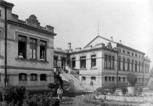 Ciento veintidós años de solidaridad