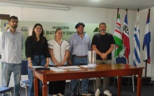 Daniel Urquiola en una visita al Municipio de Batlle y Ordóñez