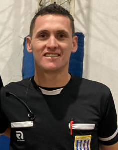 Jhonattan Altez de Rocha árbitra el choque entre los dos sectores de Lavalleja