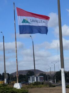 Bandera por el suelo