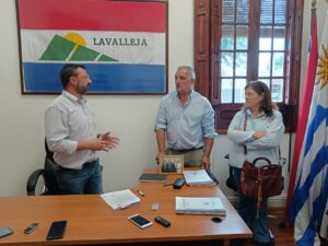 Mauro Álvarez, presidente de la JDL, en nombre del cuerpo, recibió el proyecto remitido por el Ejecutivo