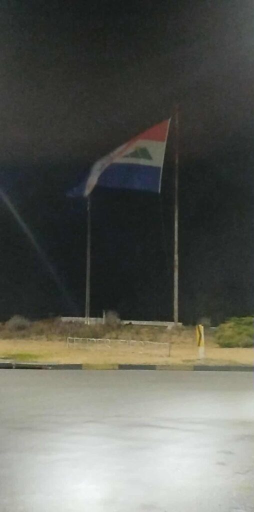 Bandera Departamental en el mástil de las rutas 8 y 12