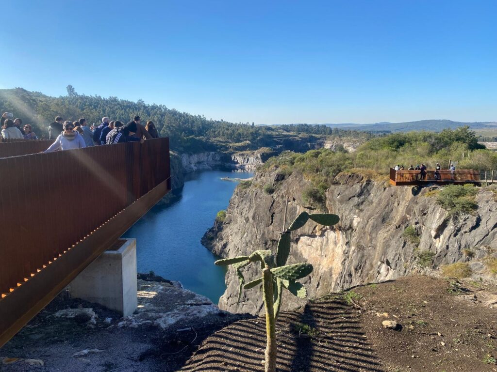 El mirador ofrece un espectáculo increíble, muy cerca de Minas.