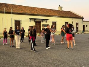 Valeria Barreto preparando el cuerpo femenino de baile. Barrio Estación vibra.
