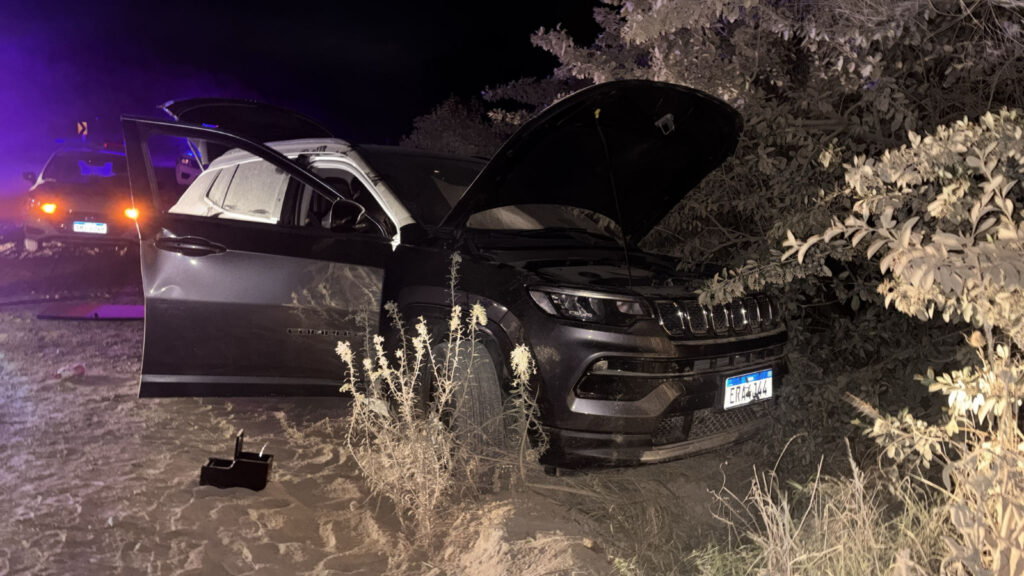 Camioneta Jeep, matrícula de Brasil, incautada a quienes pretendieron embestir a efectivos de la Guardia Republicana durante un control de la BDA (Foto: Prensa Jefatura de Policía de Lavalleja)