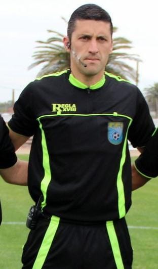 Sebastián Montenegro arbitra la primera final del Este (Foto: Fútbol Florida)
