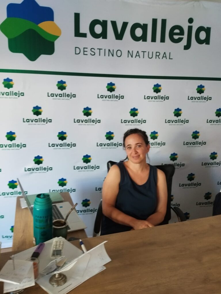 Viviana Pritsch en la oficina de Turismo de la IDL en el Club Minas.