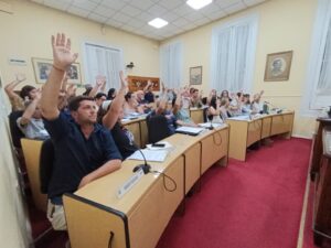 Ediles plantean quejas por vehículos abandonados en la vía pública