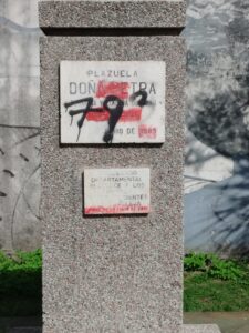 Recuperar la plazoleta Doña Petra, un homenaje popular a una figura muy querida. 