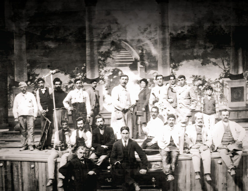 Trabajadores suizos que construyeron el teatro Lavalleja