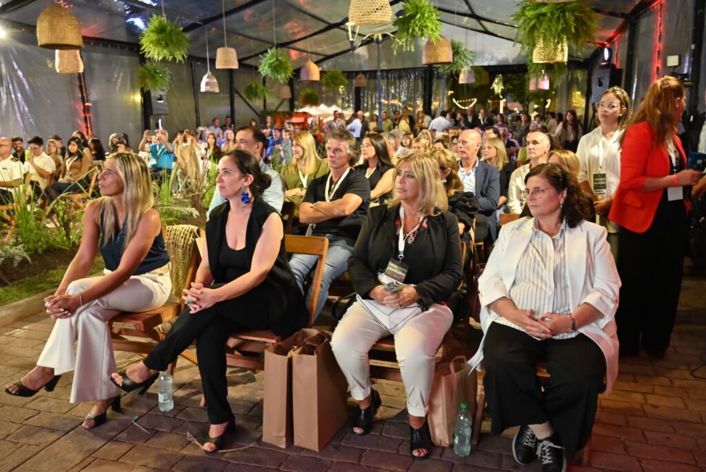 Autoridades nacionales y departamentales en el lanzamiento de la temporada otoño - invierno de Lavalleja (Foto: Prensa IDL)