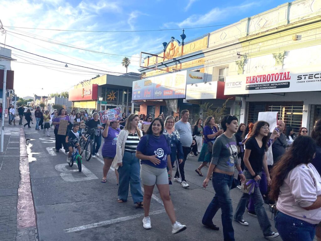 Marcha M8 en Minas, muchas jóvenes