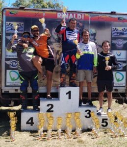 Gustavo Cataña en el primer puesto del podio con una notable producción.