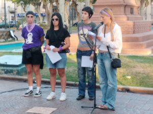 Lectura de la proclama local por Natalia Dorta, Noelia Sejas, Isabella Medina y Mara Apesteguía