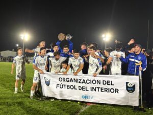 Los festejos de Maldonado, nuevo monarca del Este. (Foto desde San Carlos por Gonzalo Martínez)