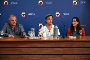 Daniel Ximénez, Eduardo Liard y Silvana Lorenzo en reunión de la IDL, CECOED y diversas instituciones (Foto: Prensa IDL)