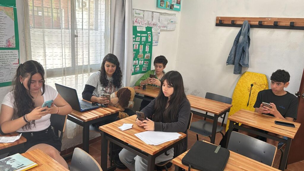 Algunos de los alumnos del Centro de Lenguas Extranjeras en Minas