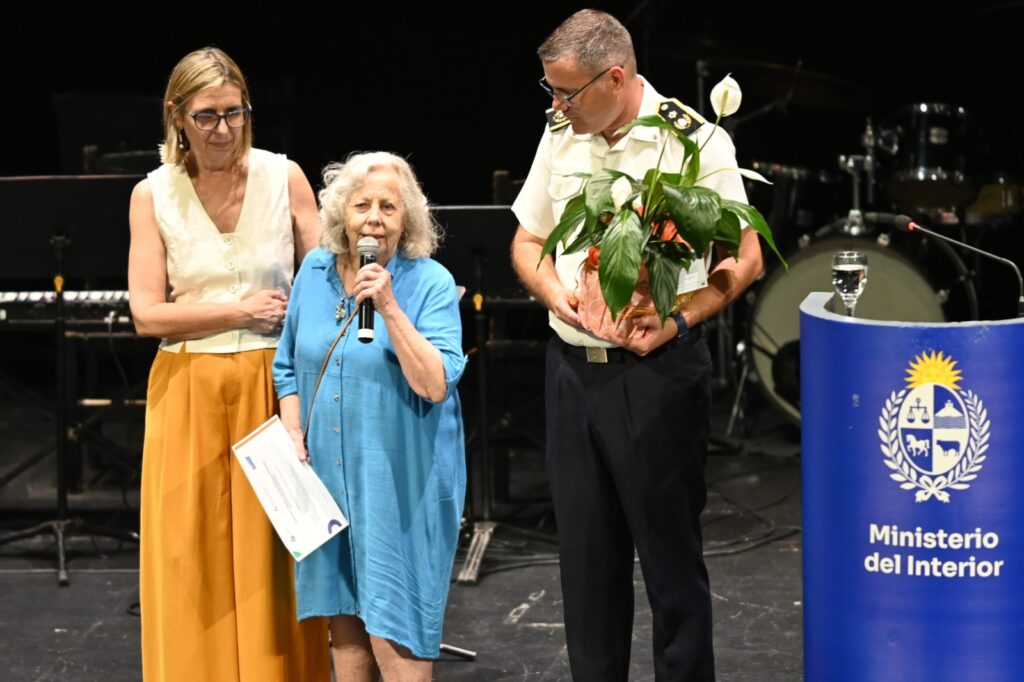 Emotivo homenaje a la profesora Estela González Balduini (Foto: Prensa IDL)
