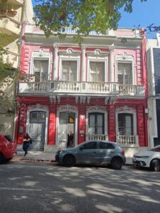 Fachada del nuevo hogar estudiantil en Montevideo, en Maldonado y Javier Barrios Amorín