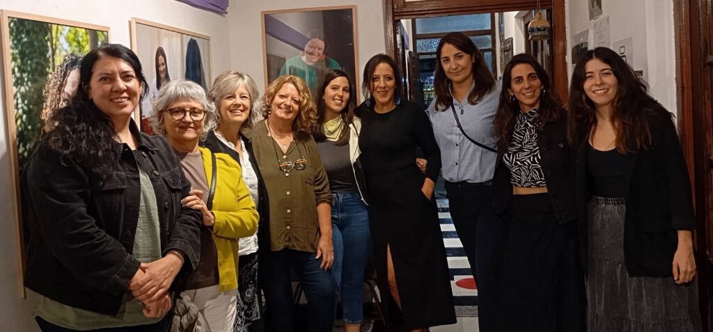 Natalia Montero y las fotógrafas en la inauguración de la 4ª edición 8M