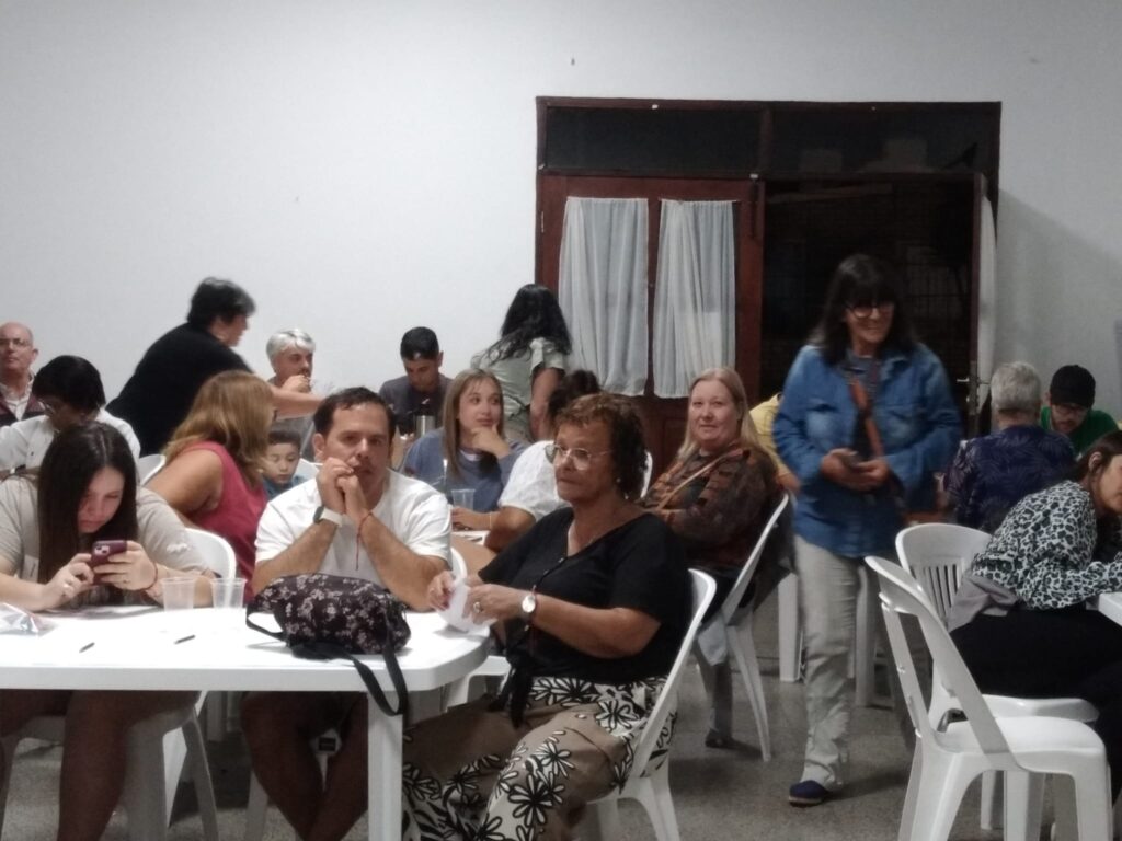 Mucho público acompañó el bingo solidario en la Poli CB2