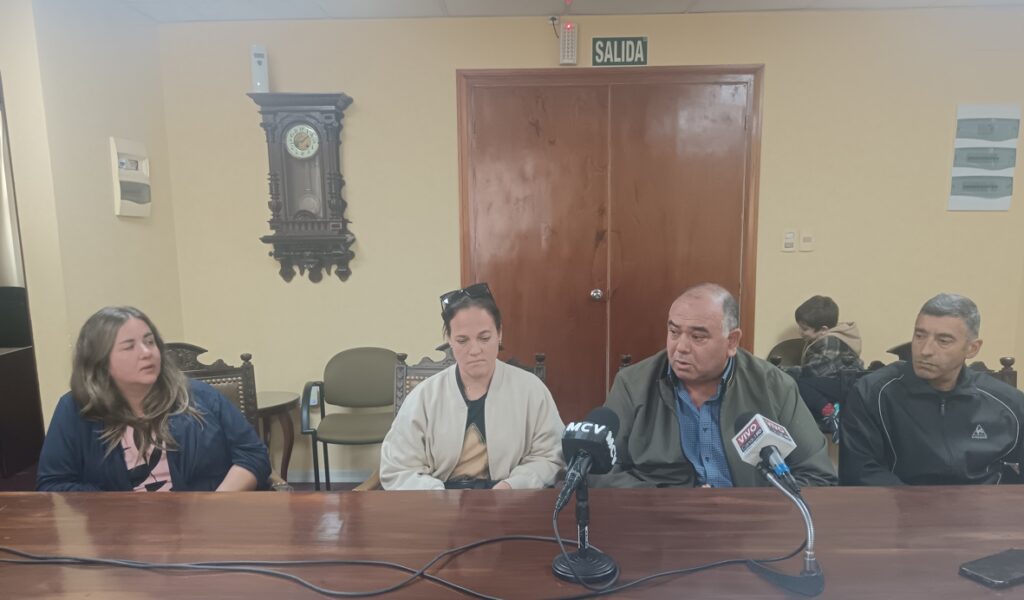 Natalia Gorgoroso, Paola Podestá, José Nozar y Mario Dalfolo en Comisión de Recepción de la JDL.