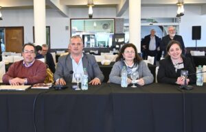 Pablo Menoni, ministro de Turismo, Daniel Ximénez, intendente de Lavalleja, Arianna Bentos, secretaria general, y Viviana Pritsch, directora de Turismo de la IDL.