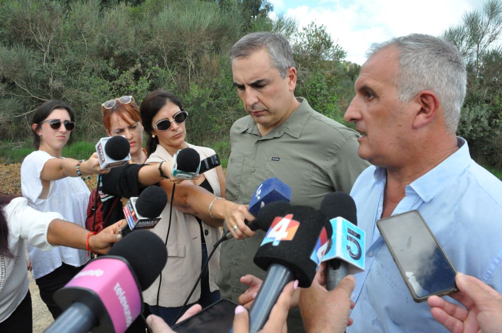 El presidente de OSE Pablo Ferreri, junto al intendende Daniel Ximénez.