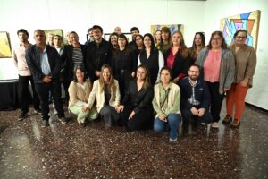 Autoridades locales, junto a integrantes del equipo técnico de la Dirección Nacional de Ordenamiento Territorial y representantes de distintos organismos que forman parte del Sistema Público de Vivienda (Foto: Prensa IDL)