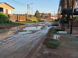 Tras la finalización de obras de saneamiento, calles del barrio Portal de las Sierras se tornaron intransitables.