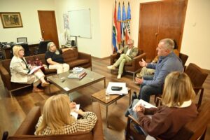 El Intendente Daniel Ximénez recibió en su despacho a la ministra de Salud Pública, doctora Cristina Lustemberg.